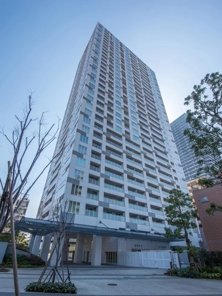 建物外観　オートロック完備
