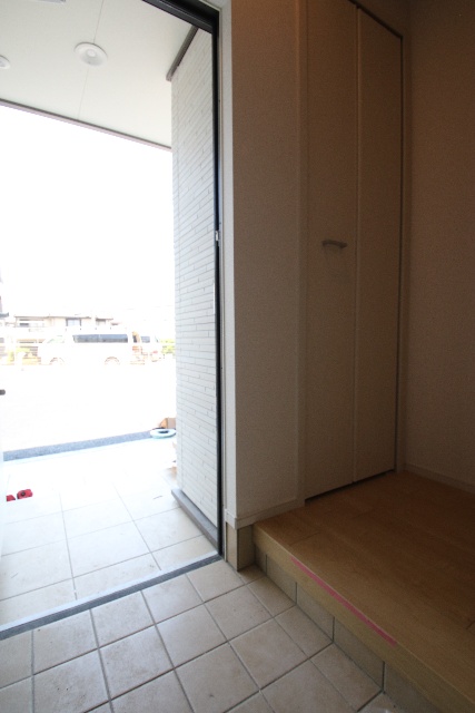 玄関　※別室の参考写真の為、現況優先です。