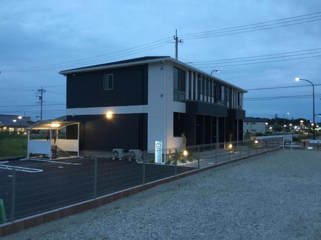 エントランス　外観写真（夜）