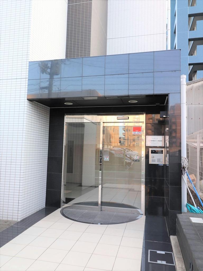 エントランス　オートロック付きで安心
