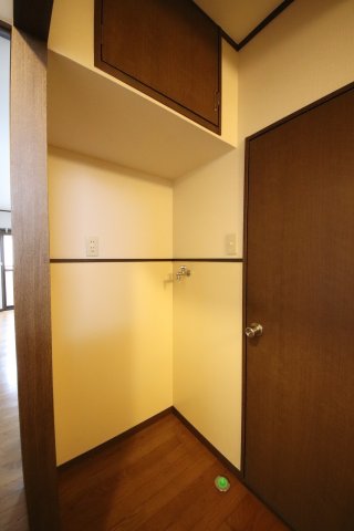 収納　※同タイプの別の部屋の写真です。