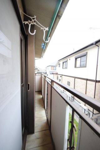 バルコニー　※同タイプの別の部屋の写真です。