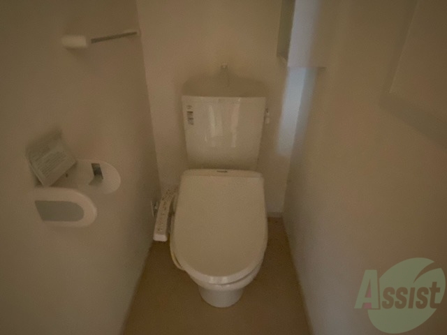 トイレ　温水洗浄便座付きのトイレは、使用しやすくうれしいですね。