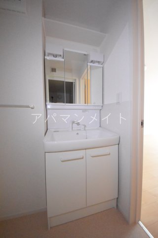 洗面設備　シャワー付き洗面台！