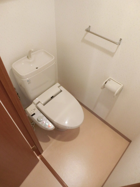 トイレ　ウォシュレット完備のトイレです。