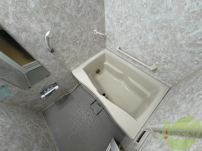 バス・シャワールーム　お風呂になります。一日の疲れを癒してくださいね。