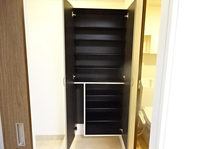 玄関　下足箱