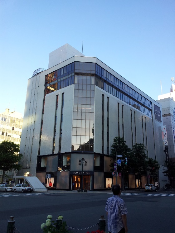 ショッピングセンター　丸井今井札幌本店大通別館（ショッピングセンター）まで250m