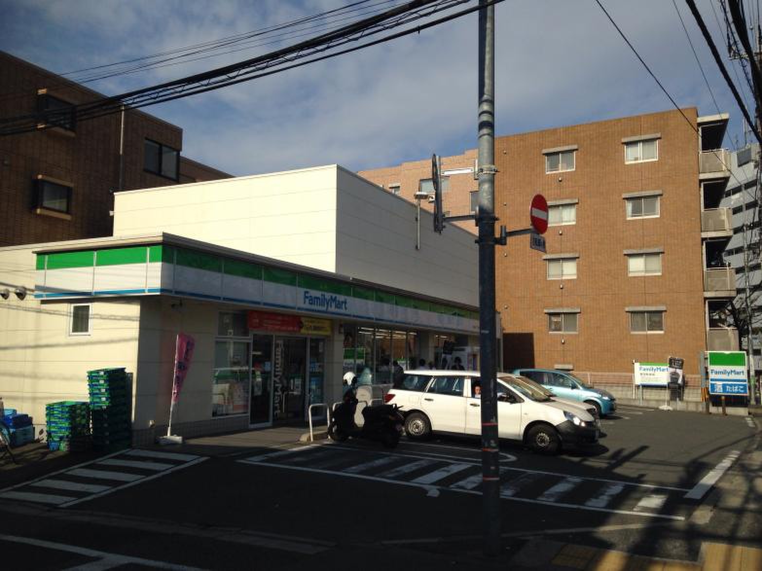コンビニ　ファミリーマート世田谷二丁目店（コンビニ）まで425m