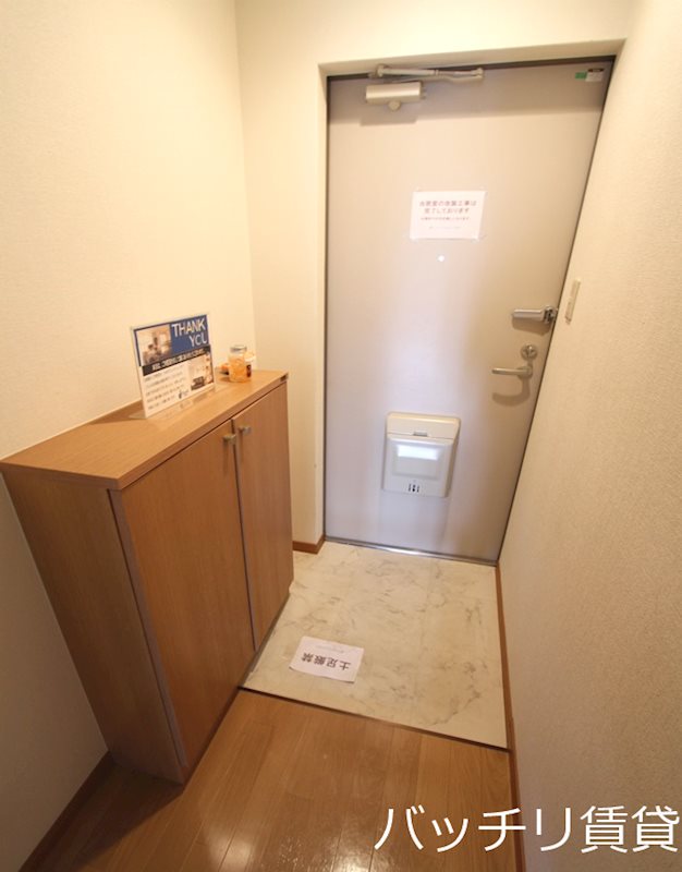 玄関　＊画像は別部屋の為イメージ、現状優先致します