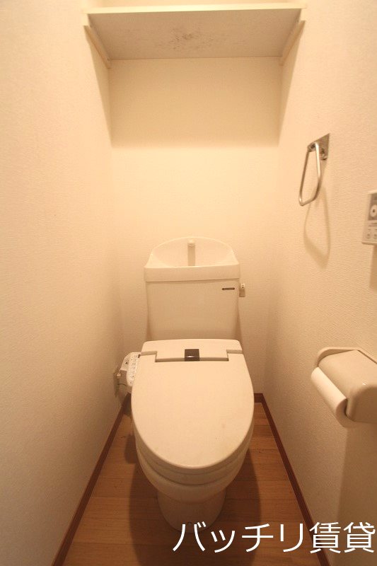 トイレ　＊画像は別部屋の為イメージ、現状優先致します