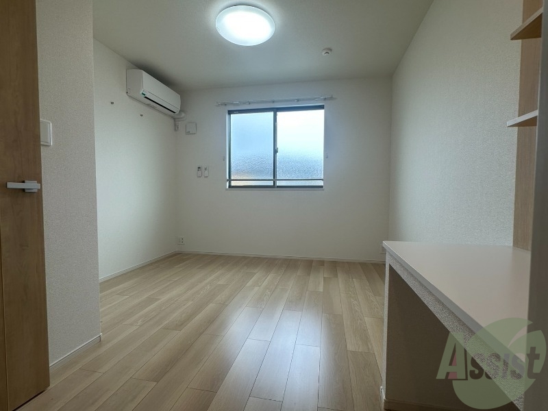 その他部屋・スペース　寝室になりそうな洋室です。シンプルで落ち着きますね。