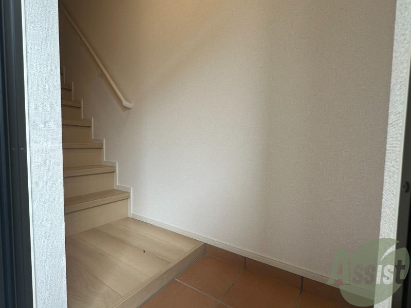 玄関　玄関からの様子です。すぐ部屋が見えないのは安心ですね。