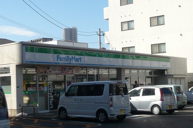 コンビニ　ファミリーマート小倉中津口店（コンビニ）まで285m