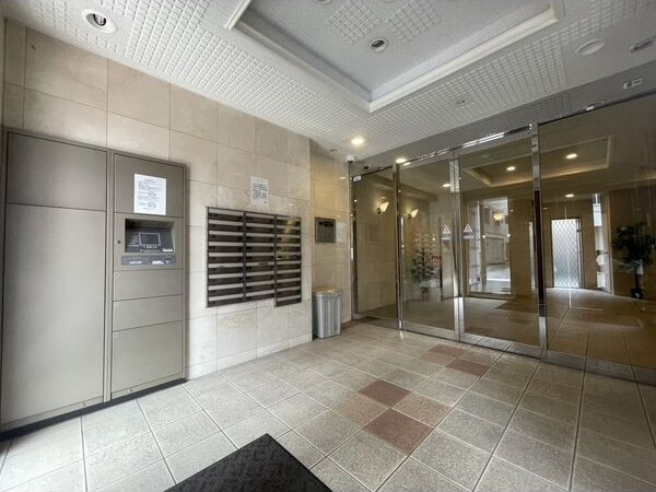 エントランス　名古屋で一番初期費用の安い賃貸専門の不動産会社です(^^)