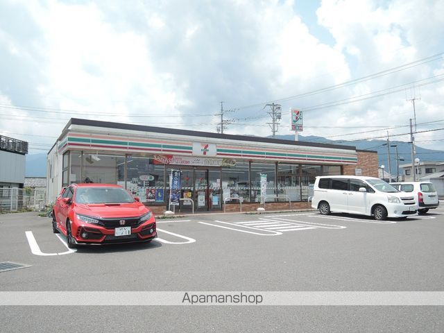 コンビニ　セブンイレブン（コンビニ）まで812m