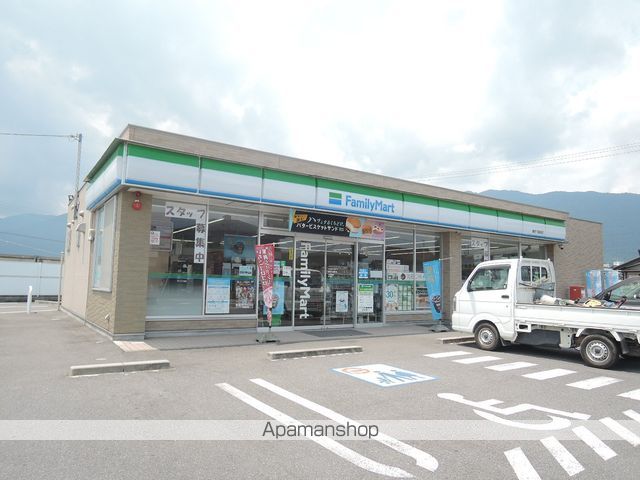 コンビニ　ファミリーマート（コンビニ）まで1021m