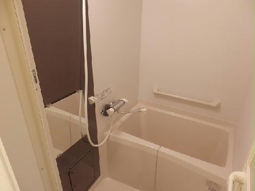 バス・シャワールーム　浴室乾燥機付き！雨の日も安心です！