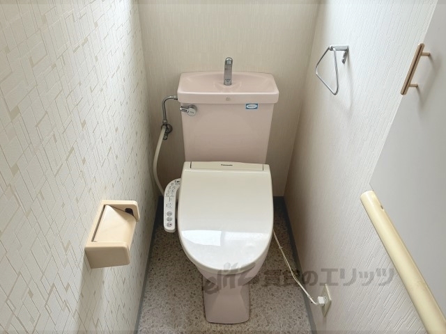 地下鉄東西線 二条駅 徒歩6分 3階建 築32年のトイレ写真
