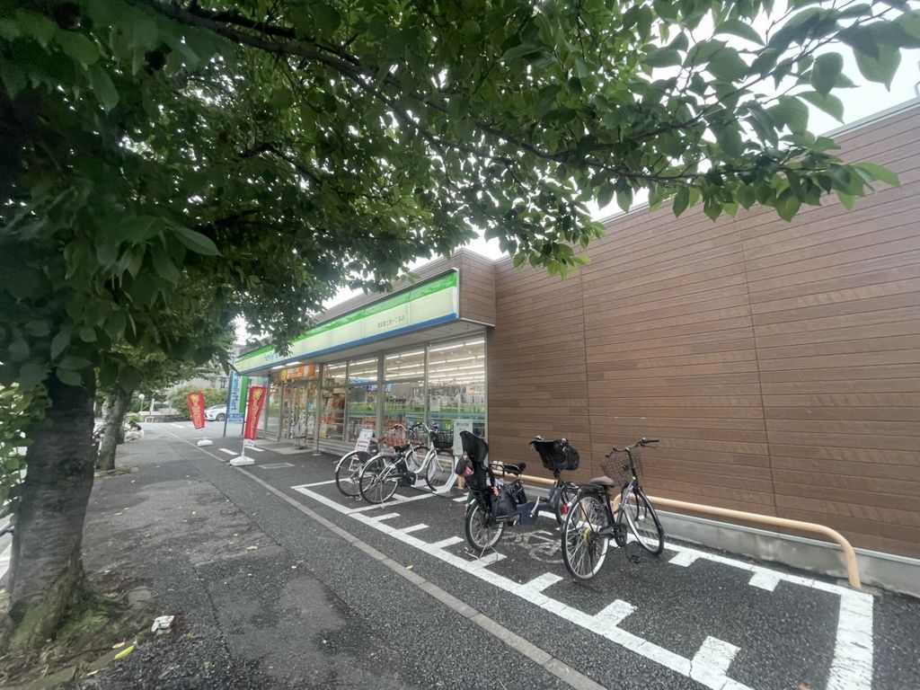 コンビニ　ファミリーマート 浦安富士見一丁目店（コンビニ）まで390m