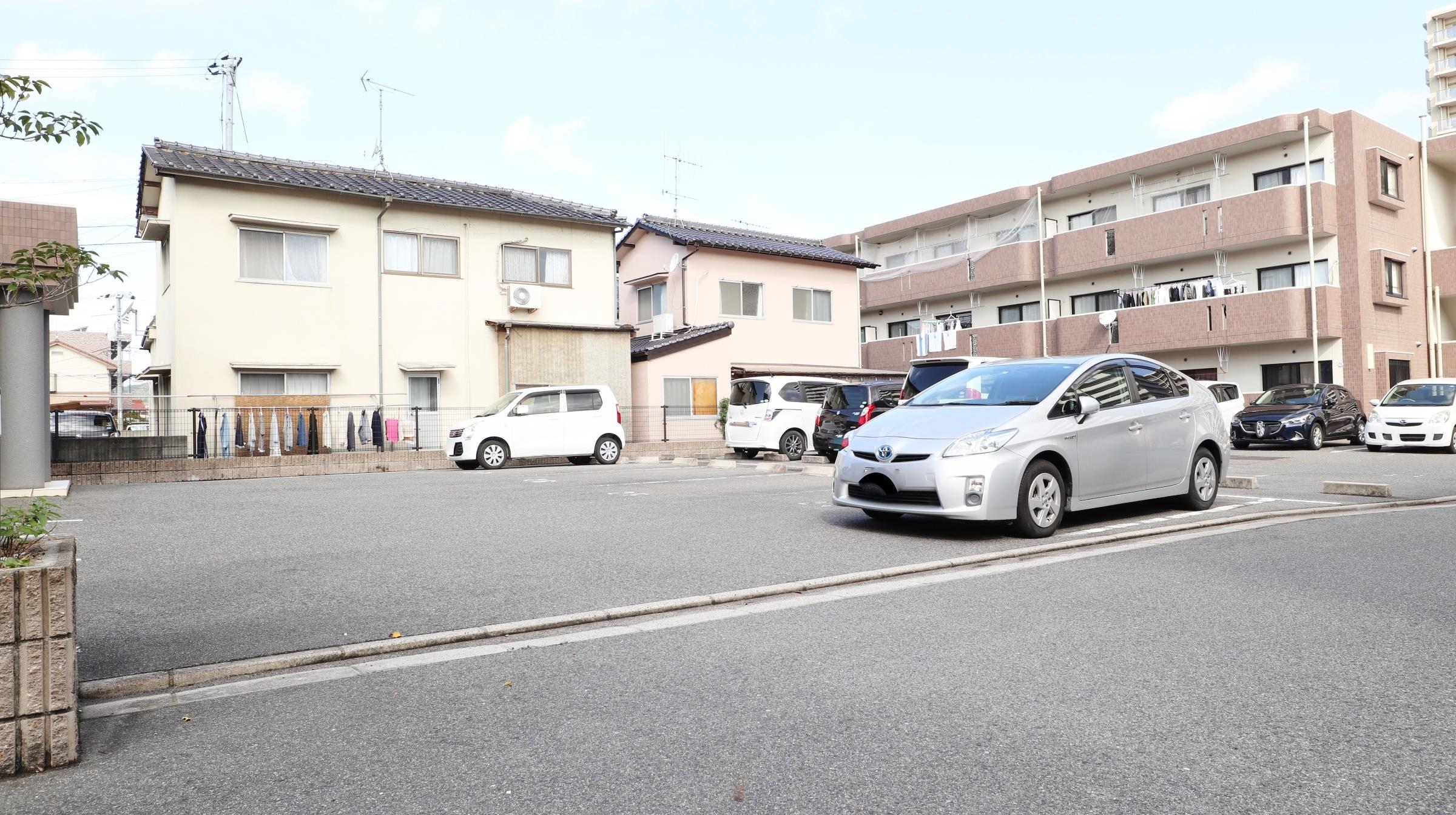 駐車場　駐車場