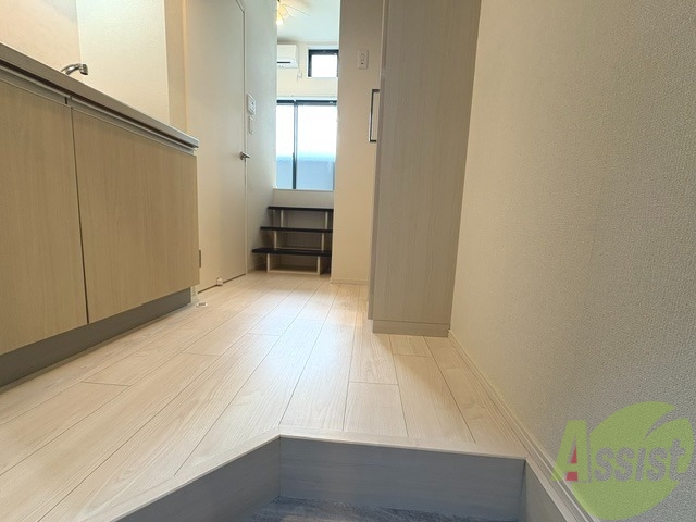 玄関　玄関から、リビングや洗面脱衣所へいくことができます。