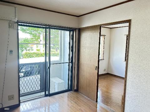居室・リビング　室内