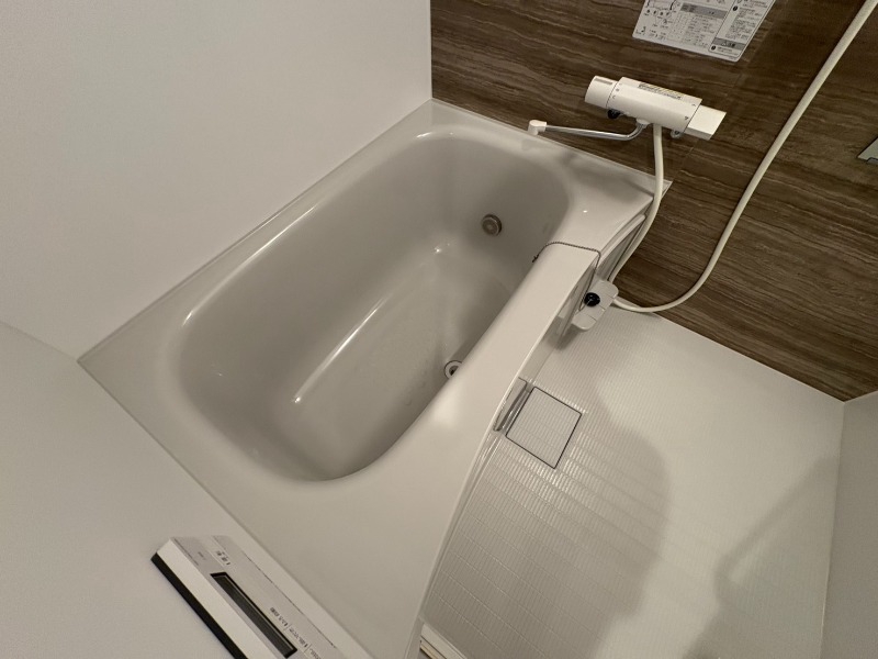 バス・シャワールーム　お風呂になります。一日の疲れを癒してくださいね。