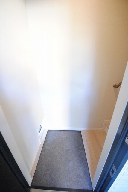 玄関　写真は２０１号室