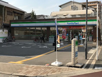 コンビニ　ファミリーマート 都島本通三丁目店（コンビニ）まで194m