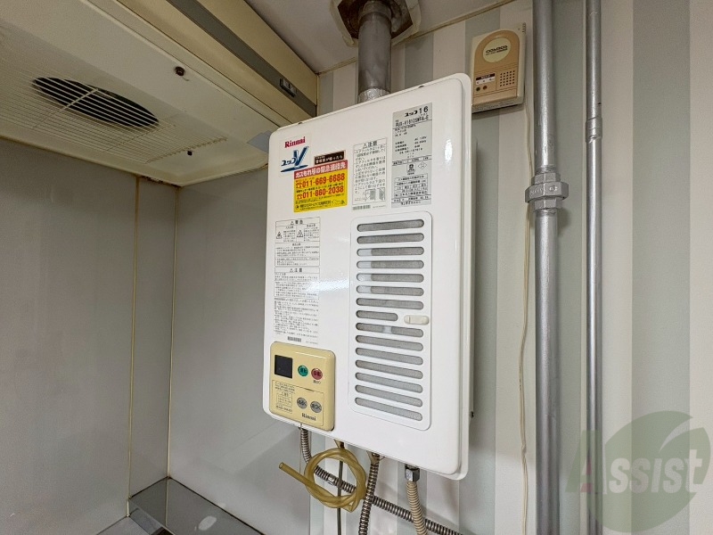 その他設備　給湯器です。操作しやすいパネルになってます。