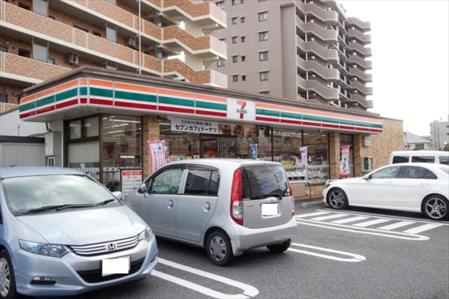 コンビニ　セブンイレブン（コンビニ）まで539m