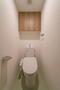 トイレ　落ち着いた色調のトイレです