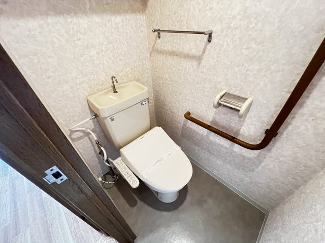 トイレ　※同タイプのお部屋の写真を掲載しております。