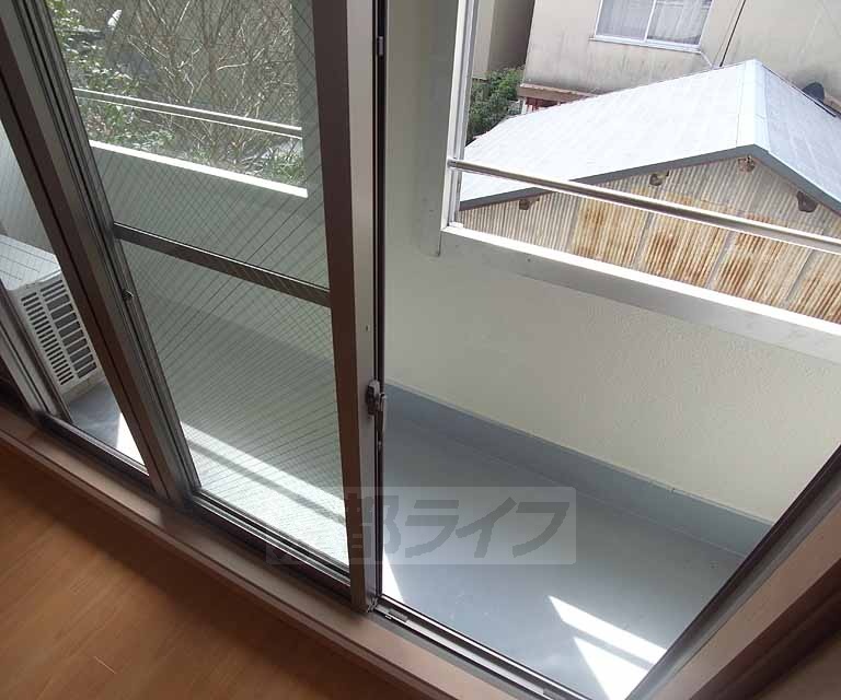 バルコニー　南向きで日当たりの良いバルコニーです。