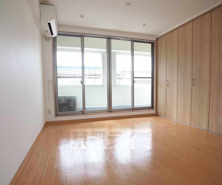 居室・リビング　広々とした洋室です。