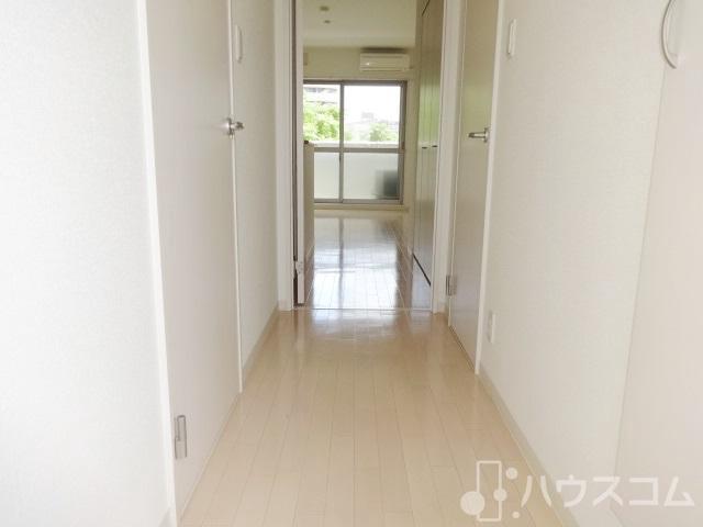 玄関　キレイな室内とご対面♪明るい気分にさせてくれます☆