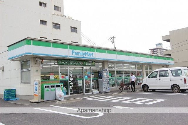 コンビニ　ファミリーマート高松松島町店（コンビニ）まで153m