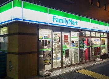 コンビニ　ファミリーマート高円寺北三丁目店（コンビニ）まで61m