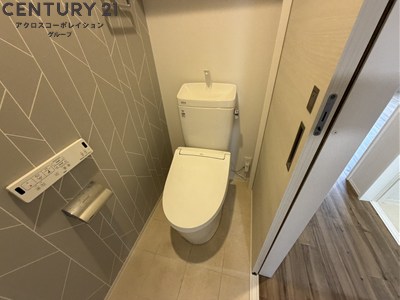 トイレ　温水洗浄便座付き