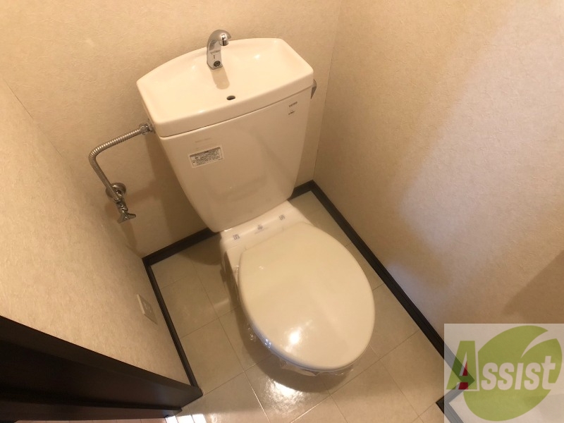 トイレ　こちらはトイレです。清潔感があり、安心して使用できます。