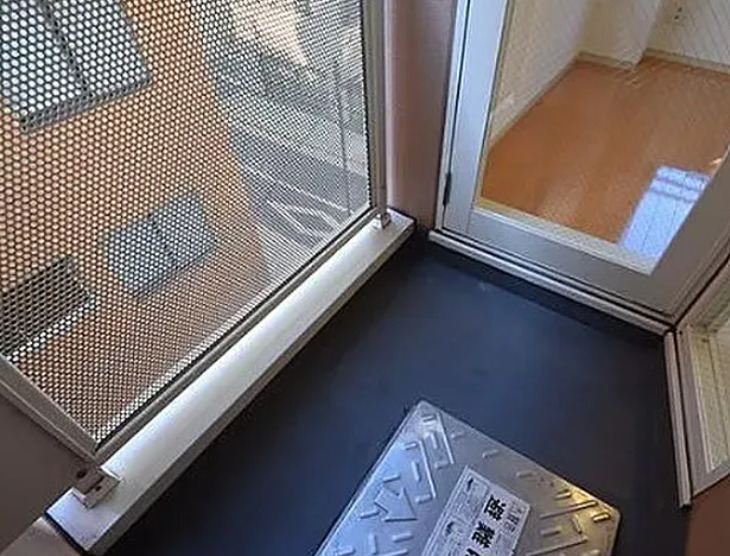 バルコニー　暖かな日差しのふりそそぐバルコニー