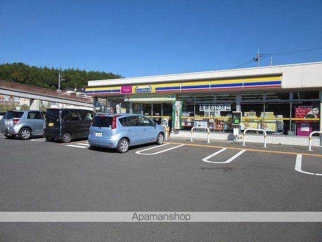 コンビニ　ミニストップ（コンビニ）まで700m