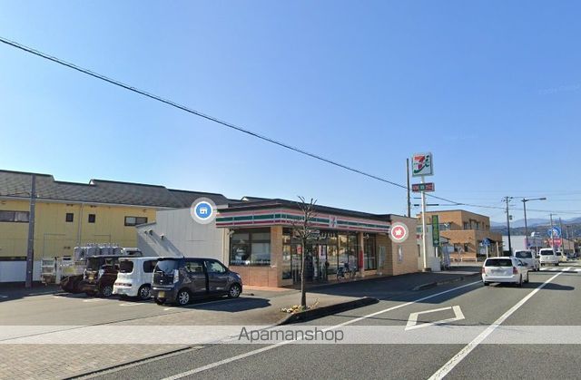 コンビニ　セブンイレブン（コンビニ）まで758m
