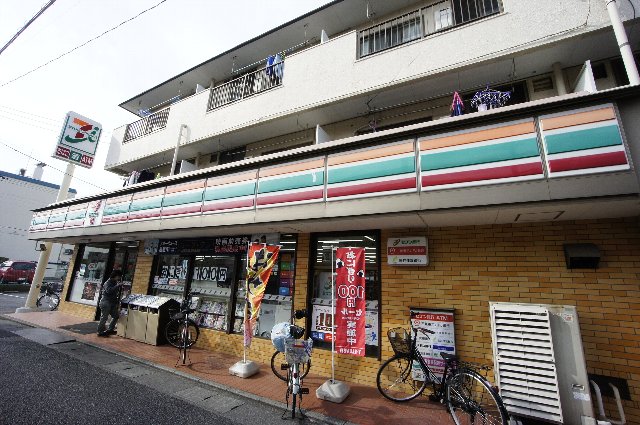 コンビニ　セブンイレブン 富浜店（コンビニ）まで492m