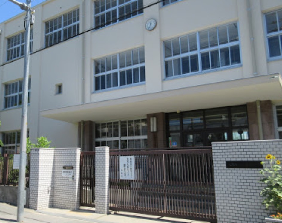 中学校　大阪市立今津中学校（中学校）まで306m