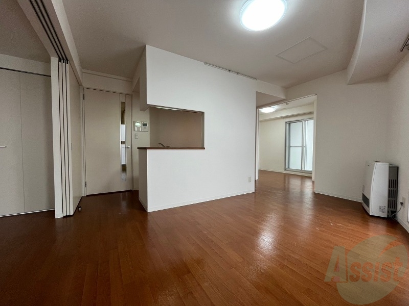 居室・リビング　広くてキレイなお部屋が広がっていて、充実した生活が送れそう。