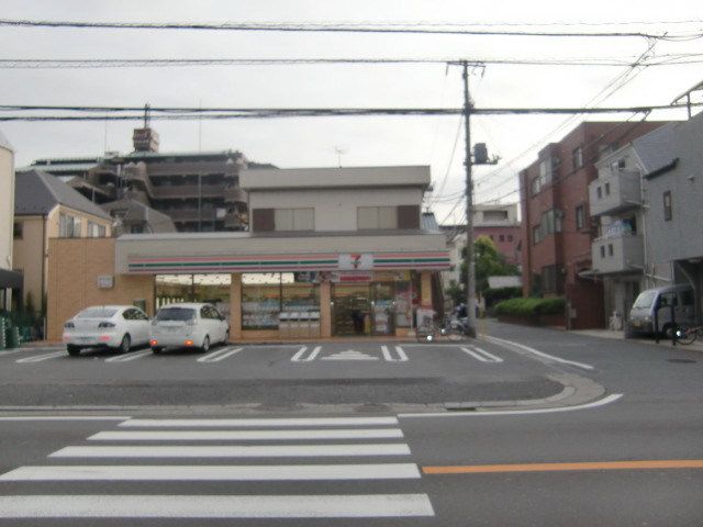 コンビニ　セブンイレブン（コンビニ）まで126m