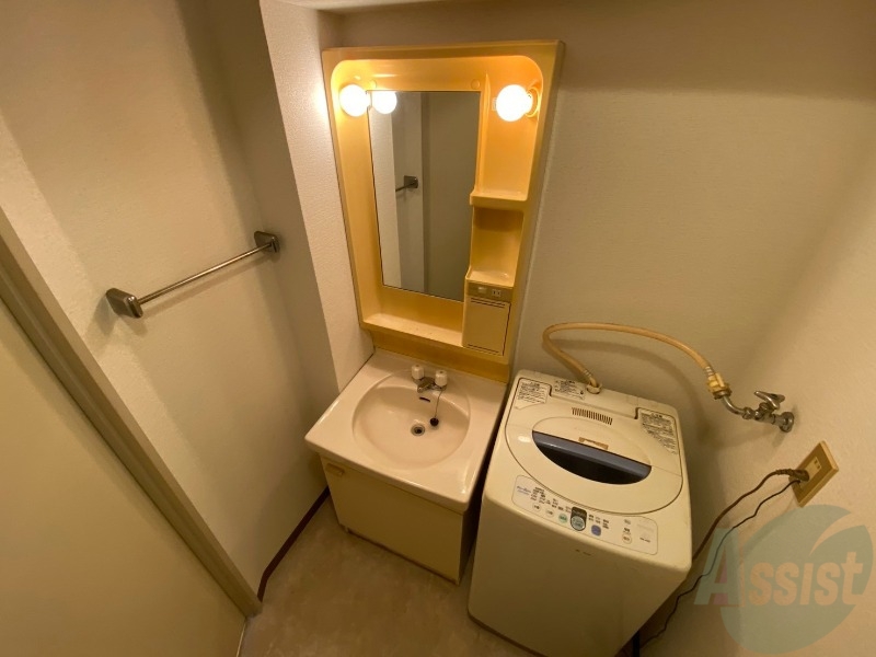 洗面設備　独立洗面台です。大きくてよいですね。シャンプーもできます。