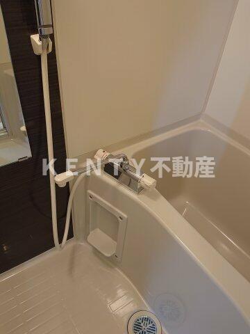 バス・シャワールーム　落ち着いた空間のお風呂です